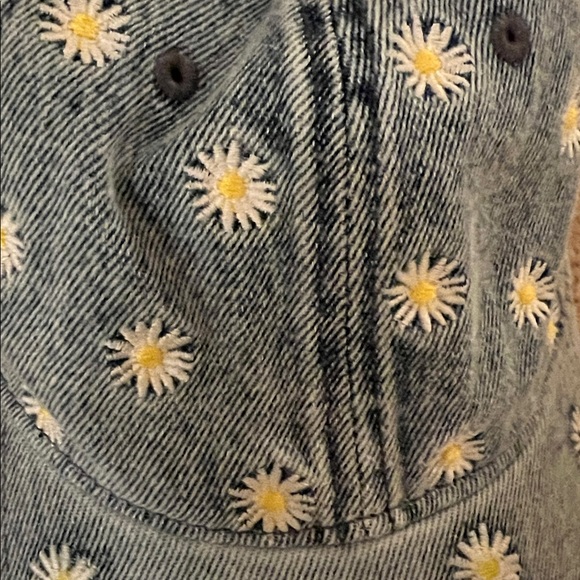 American Eagle Outfitters Denim Baseball Cap with Daisy Floral Embroidery NWOT - Picture 3 of 4